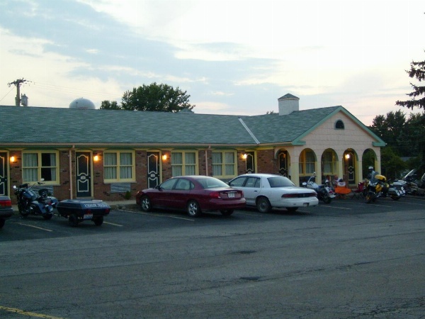 Relax Inn - Shelby image 2